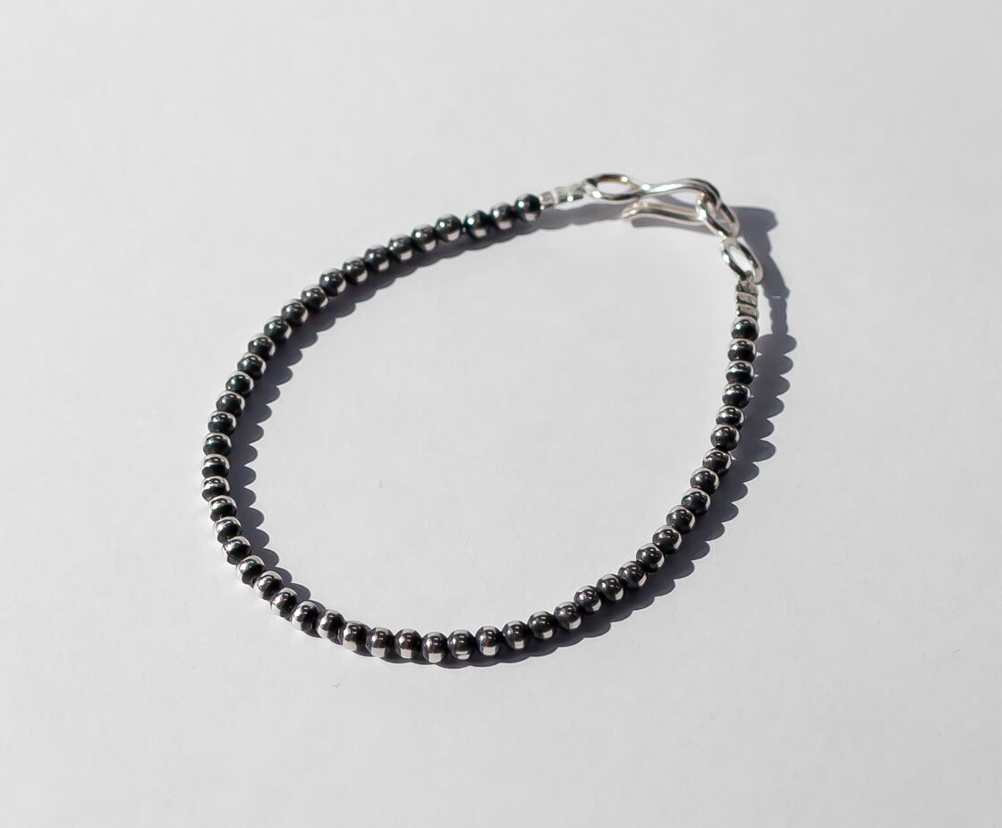 ERICKA NICOLAS BEGAY エリッカ ニコラス ビゲイ 3mm 18cm ナバホパール シルバーブレスレット レディース