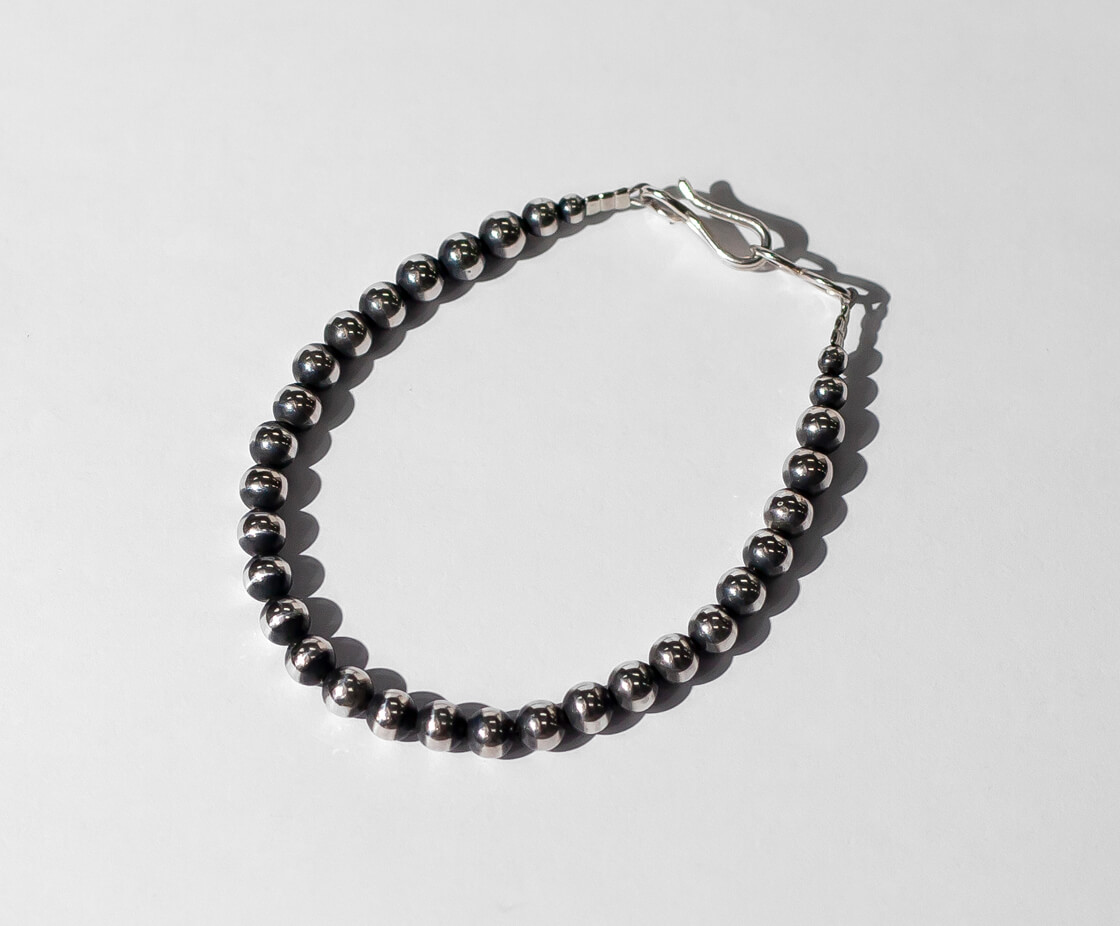 ERICKA NICOLAS BEGAY エリッカ ニコラス ビゲイ 5mm 18cm ナバホパール シルバーブレスレット レディース
