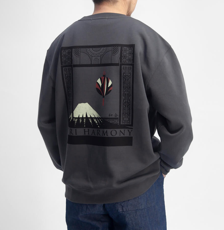 Mared マレッド TRI HARMONY バックプリント クルーネックスウェット メンズ